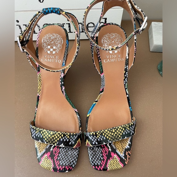 Vince Camuto Wedge - Picture 4 of 8